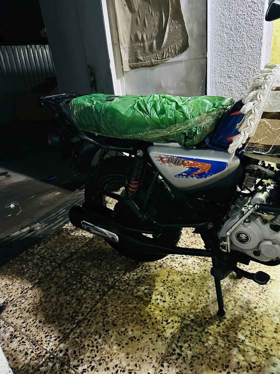 وراق صوليات شرط الترقيم ٧ وصل مصطفى موجوده
بوكسر مديل 23 نازله 24
دراجة زيرو تخبل مكينه نظافته 100٪ كلش خرس
ماشيه 29الف حقيقي لاتنقيص ولاتبخير 
دراجه ستخدام شخصي
تانكي جارد شويه مكاني
 شهداء العبيدي ***********
