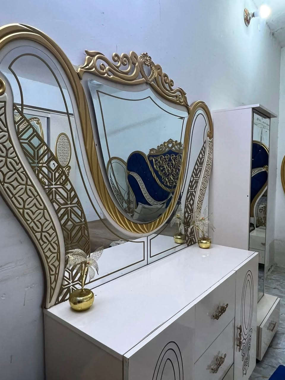 غرفة تركي 8 قطع نظيفه وياه ملحق كنتور اضافي السعر 600 وبيه مجال مكان بابل قرب العاب المدهش م ***********
