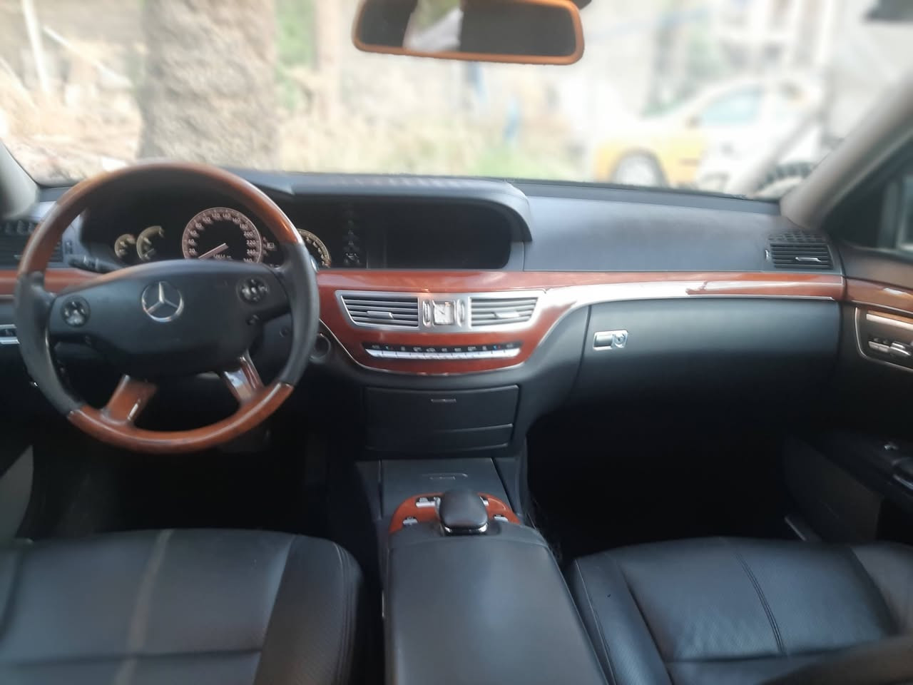 السلام عليكم s350 موديل 2009باب طويل مواصفات معروفة رقم بغداد مميز السعر ١٧٥
***********

