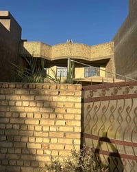 للبيع منزل مساحه ٣٠٠ متر طابو ملك صرف واجهه 105نزال 30 العنوان بغداد -...