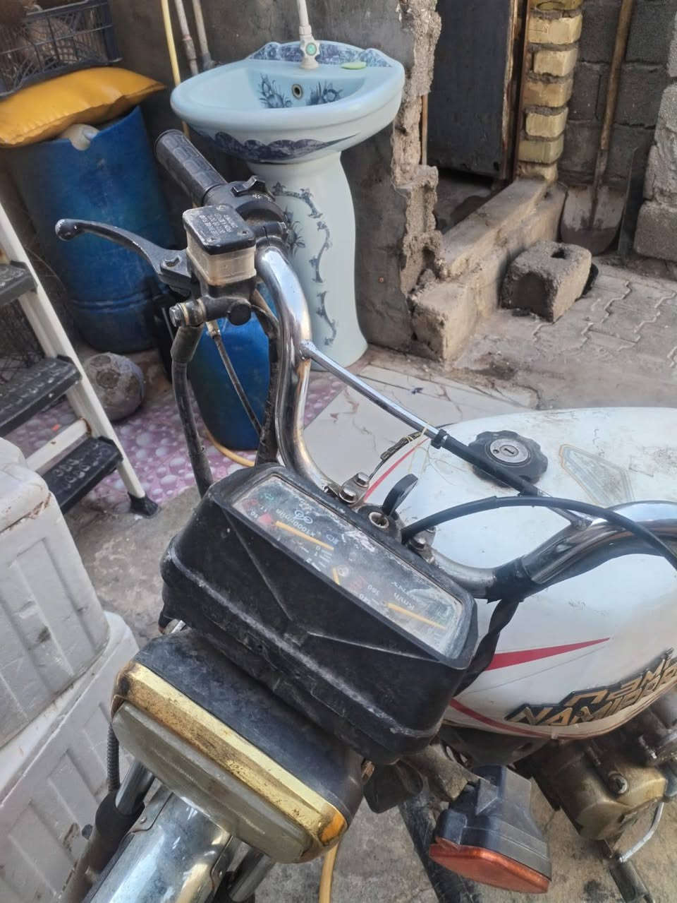 للبيع ب 300 الف دراجه نضيفه كلج جديد تايرات جدد مكينه جديده نقصه بس ستان بغداد الشعب الجمعيات ***********
