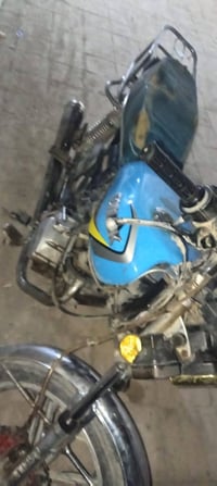 للبيع ٢٣ أوراقه موجوده َمجفته جديد ٤٠٠ وبيه مجال ٠٧٨٣٠١٢١٧٦٥