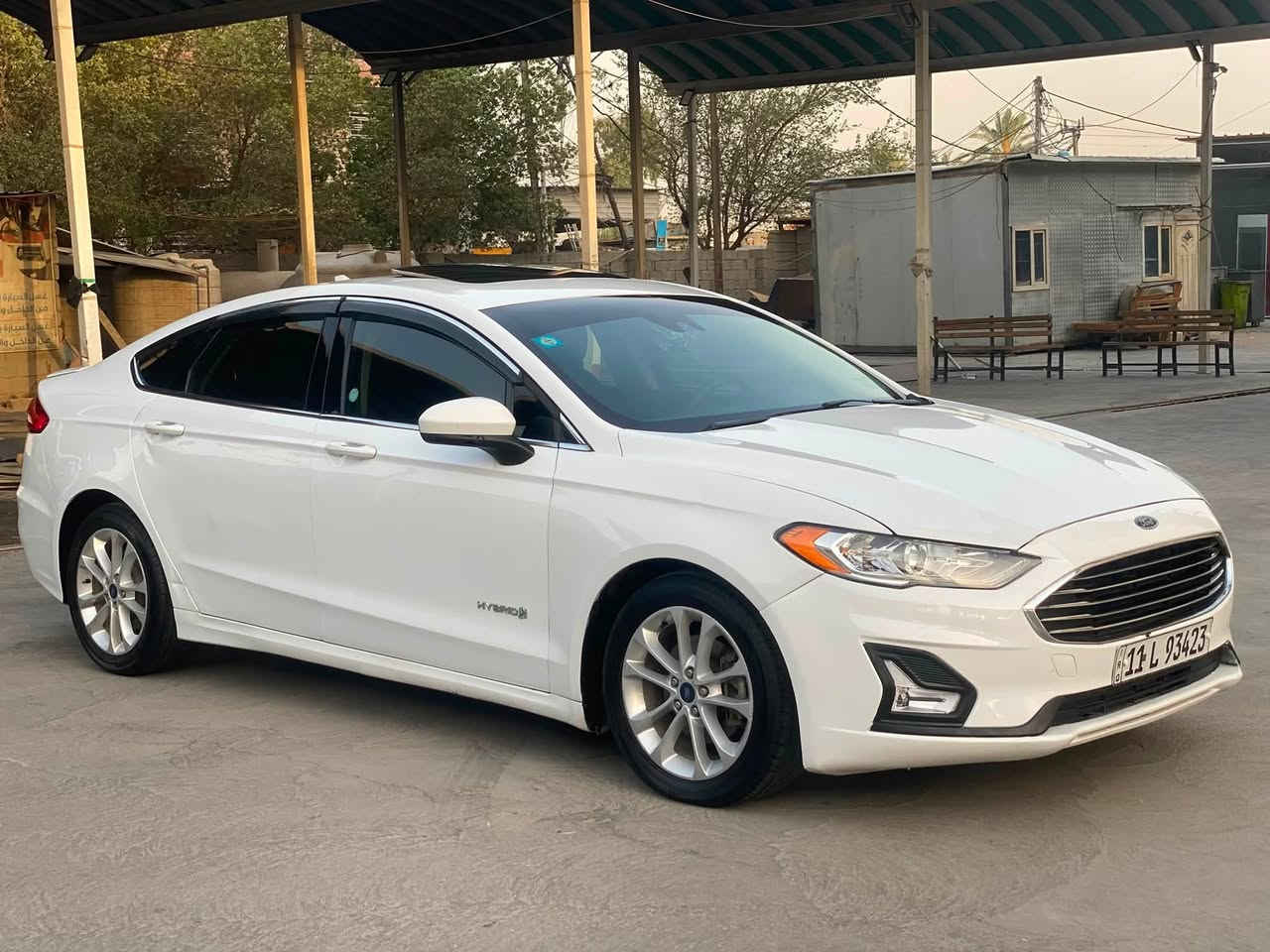 للبيع  فورد فيوجن هايبرد موديل ١٩ صبغ فقط قطعه وحده بدون ايرباك السياره باسمي تحويل ثاني يوم
بيها ضربه بالجاملغ الايمن و معدل ومصبوغ  + بيها ضربه بسيطه بالبابين اليمين ومبدلات اصلي نفس لون والليبل ف صاير جوه شويه بالدوسه طعجتين خفيفات مملحوضات 
السياره حلوه ونظيفه وجداً اقتصاديه والحمدلله و الشكر ما فديوم رفعت بيها البنيد صارلها سنه ونص يمي فقط بانزين ودهن البنيد مشايفه ومشايف كلشي بي صلوا على محمد وال محمد وللمعلومات مشايفه البانزين العادي كله محسن و الدهن شرط الموتركرافت ابدل الها مال شركه فورد الاصليه اجيبه من وكالة القاصد بكمب ساره
ماشية ١٢٠ الف كيلو 
مواصفاتها فتحه سقف + رادارات + كامره خلفيه + حساس امامي خلفي + تدفئه مقاعد + تثبيت مسار + ٣ شاشات وبعد بيها هواي مواصفات تجي وتشوفها السياره عارضها ب١٣٠$ بيها مجال بسيط جداً لحد يسكر بسوك السياره الي ميعجبه المنشور يعبره السياره تفيد الجناي والي يعرف شنو قيمتها 
للاستفسار ***********
