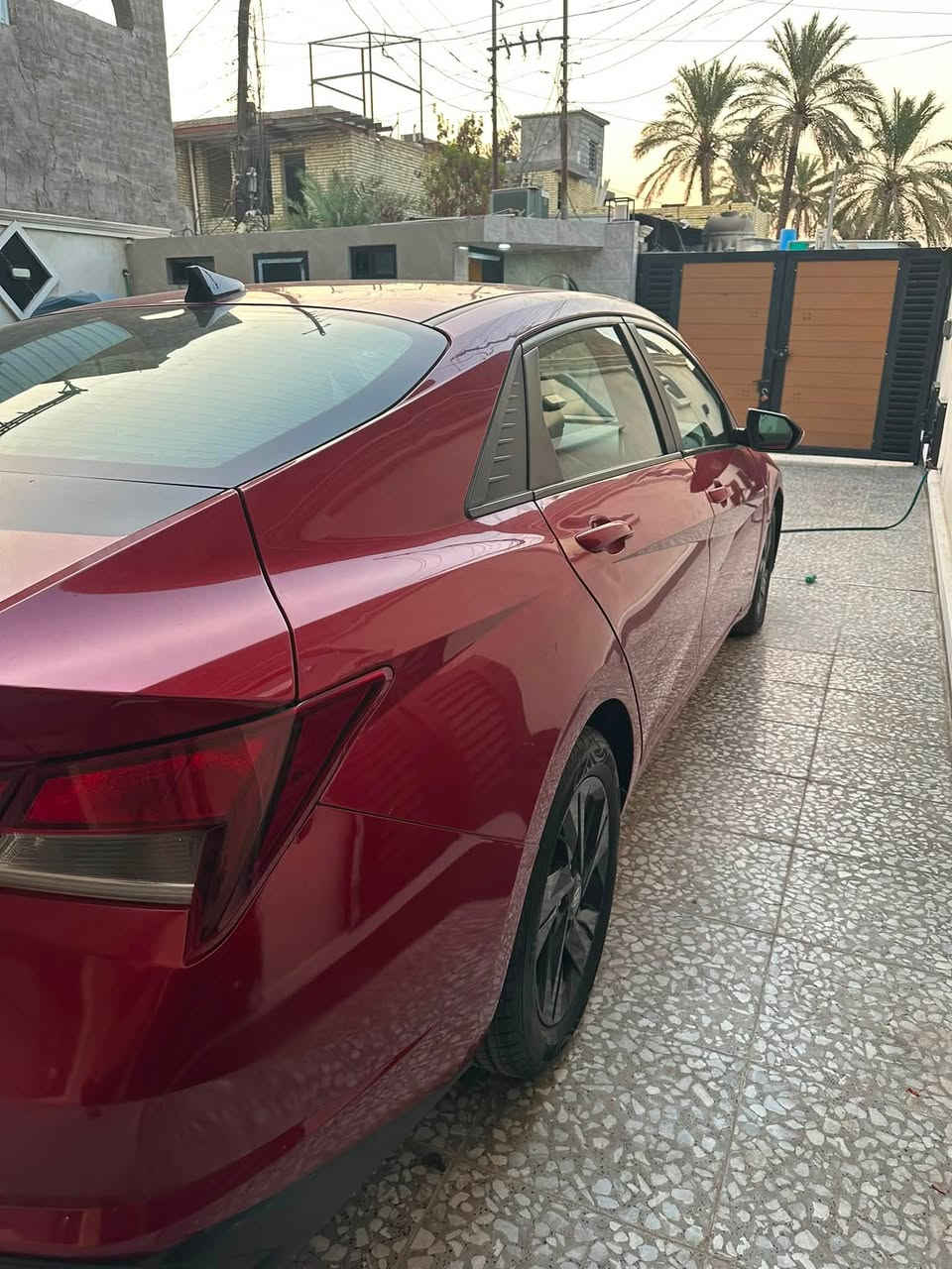 سلام وعليكم النترا للبيع موديل 2022 وارد أمريكي فول مواصفات ما عدا بنراما رادات امامي جانبي توقف ذاتي مثبت سرعه بصمه ابواب وشتغيل وباقي المواصفات المعروفه محرك مكفول كير اي تي ضرر السياره بنيد وجنطه وجاملغ الامامي هنا بلعراق اثر شخوط ونصبغ ماشية ٩٧ ميل رقم السياره اربيل تحويل ثاني يوم مكان بغداد رقم الاتصال ***********  السعر ١٢٢$ وبيهة مجال
