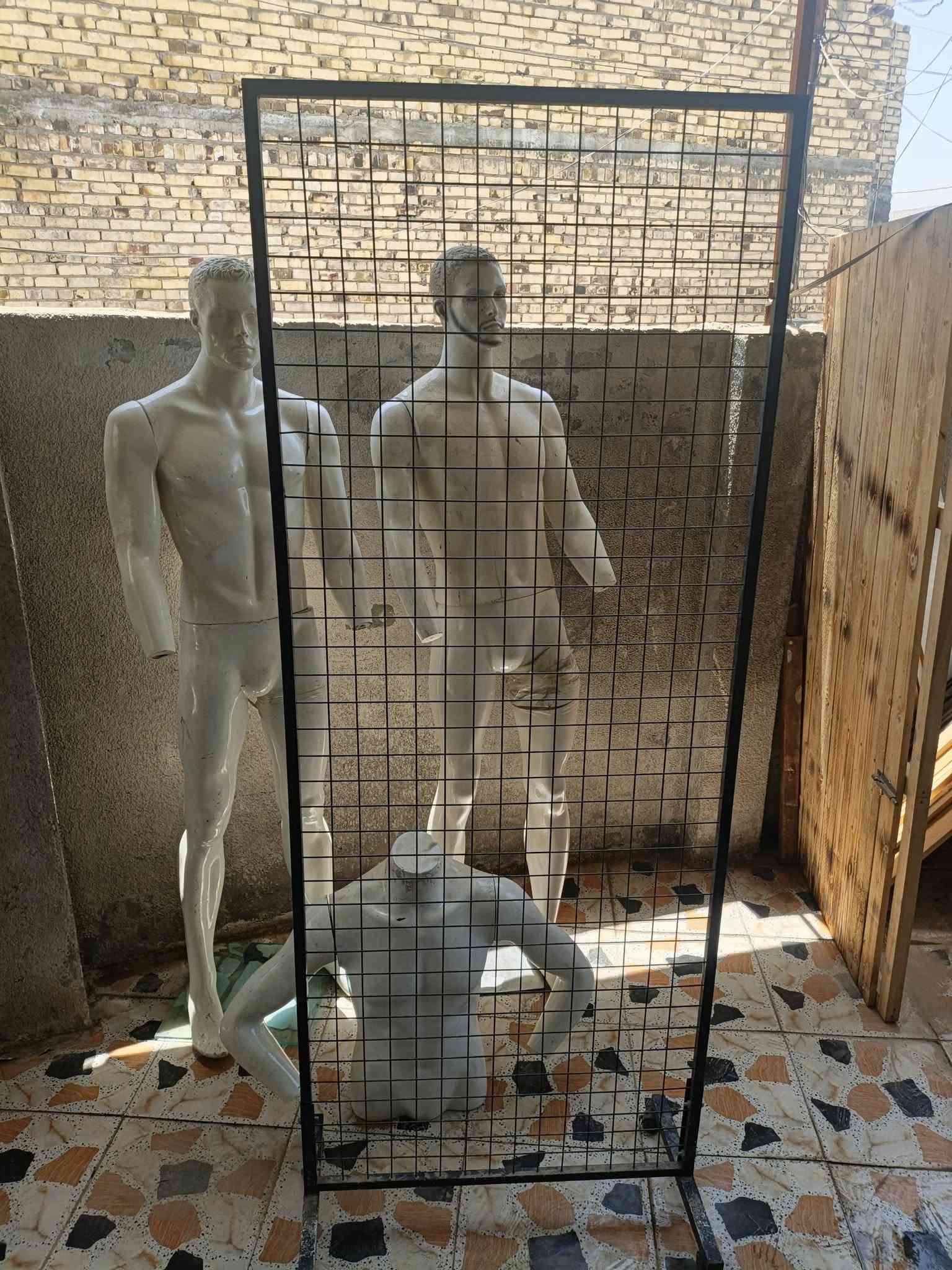 غراض محل للبيع قيم واخذ بما يرضي الله مكانهن حلة ***********
