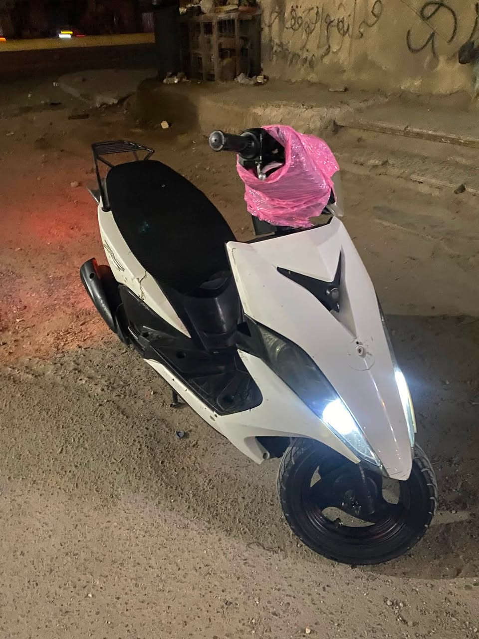 للبيع ماكس ١٢٠ مضلع حديث طلاعات دراجة ناعمه مكينه خرسه لاتنقيص لا تبخير  يرادلها ترتيبات بسيطه كفرات ختم واحد بس بيهن فطور جهت اليمنه لسعر ٥٥٠ وبيها مجال مكانه الشعب 
***********
