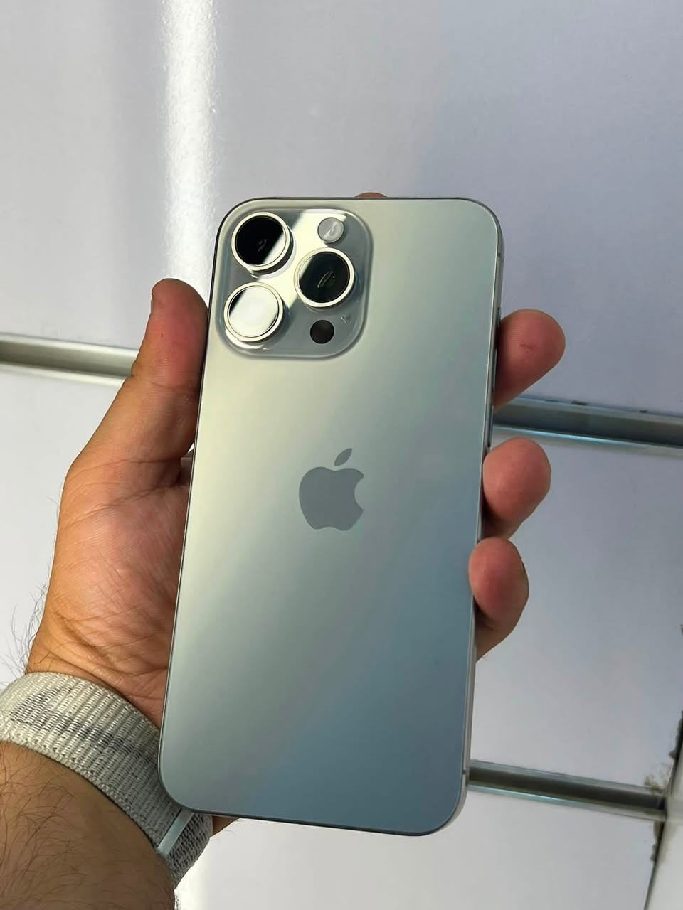 📱✔️iPhone 15 Pro Max Titanium
ايفون 15  برو ماكس  تيتانيوم

ذاكره 256

بطاريه 84 

نضافه الجهاز 100‎%‎ 

تك سيم  

موصل / حي السكر 

توصيل ماعندي

اذا ماحبيت تاخذ الاحسن منه

***********
