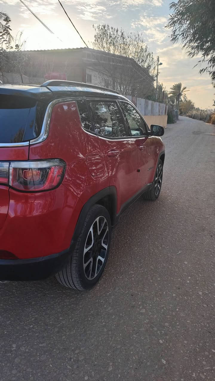 جيب كومباس موديل 21 فول مواصفات
بيع او مراوس حسب قناعه
سيارة جازه من كل شي 
بس محركها شويه صار بي نفخه بدون نقص
شرط شوف
محركها  2400
رقمها اربيل
راعيها يريد تحولي شرط
وارد مريكي
ضربتها بجم بيها 3 قطع يعني 2 بارد بنيد تبديل
وبارد ب مدكر خلف واضح بصوره 
سعرها 110 بخدمت طيبين 
بكاني بصره هارثه 
***********
***********

