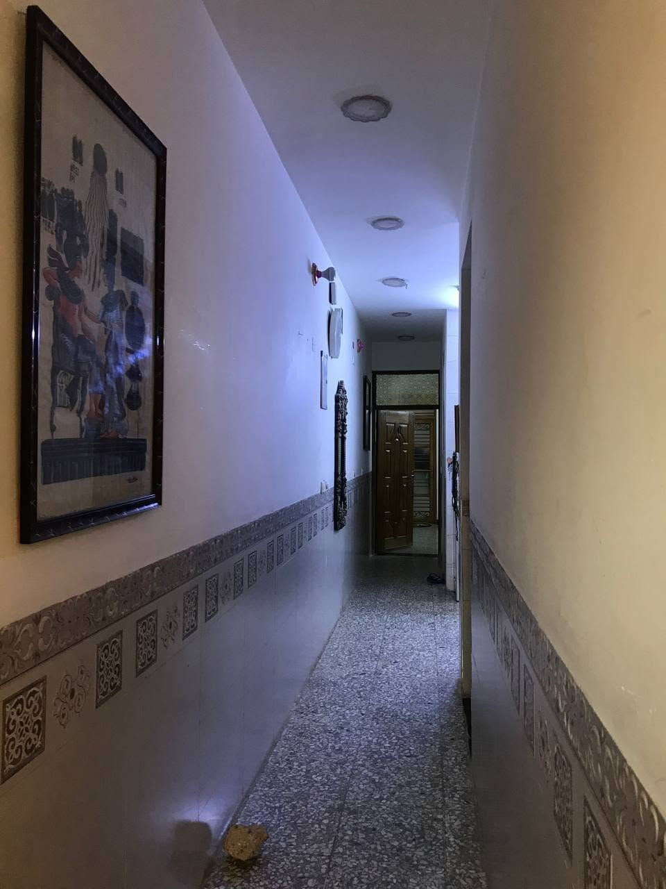 دارللبيع مساحه ثمانين متر واجه اربعه وربع نزال ثنين وعشرين
طابق ارضي غرفه وصاله وحمام ومطبخ وخدمات كامله طابق ثاني غرفتين وسويت كامله 
عنوان الشعب حي الصحه خلف جامع المرقع
واساب ***********اسعد ابوعلي
