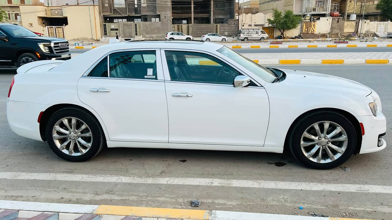 اوباما 21 معلايه اصل 15
300c 
فول مواصفات بنوراما 
كشنات تدفئه تبريد 
مري قلاب 
نقطة عمياء 
كير ومحرك كفاله عامه 
السياره فقط دعاميه اماميه مبدله 
سياره مال بيت جناي واحد  مامشتغله خط 
معامله كامله فقط تدفع الكمرك 
السياره جديده بمعنى الكلمه وجاهزه اي نقص مابيها يشهد الله 
ذي قار شطرة 
السعر 165 
***********

نص مكتوب في الصور:
- العراق/ذي قار/الشطرة