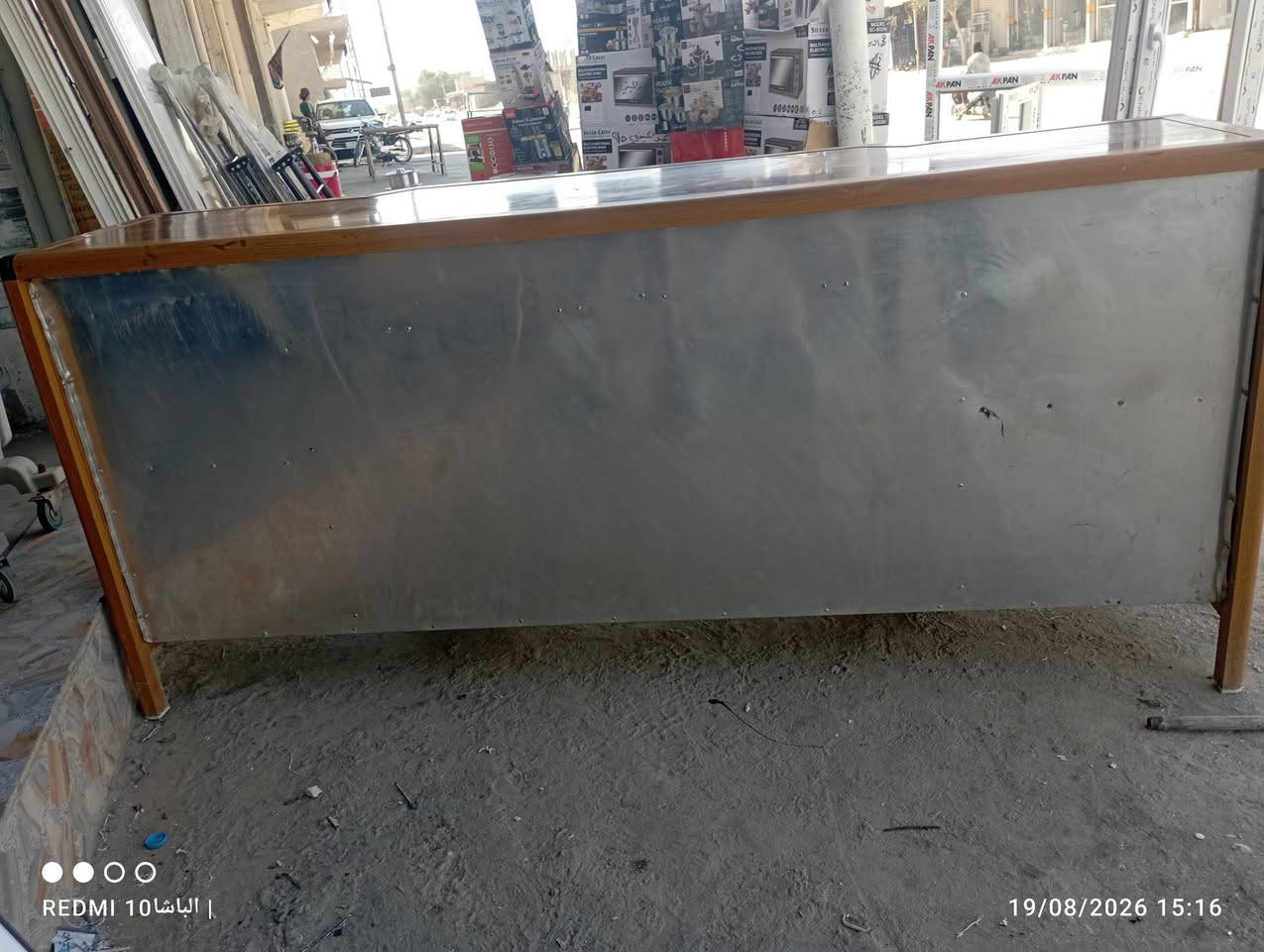 سلام عليكم كاونتر صاجي سطح نضيف 90/100 للبيع سعر 120وبي مجال مكاني حله شارع شريفه ***********
