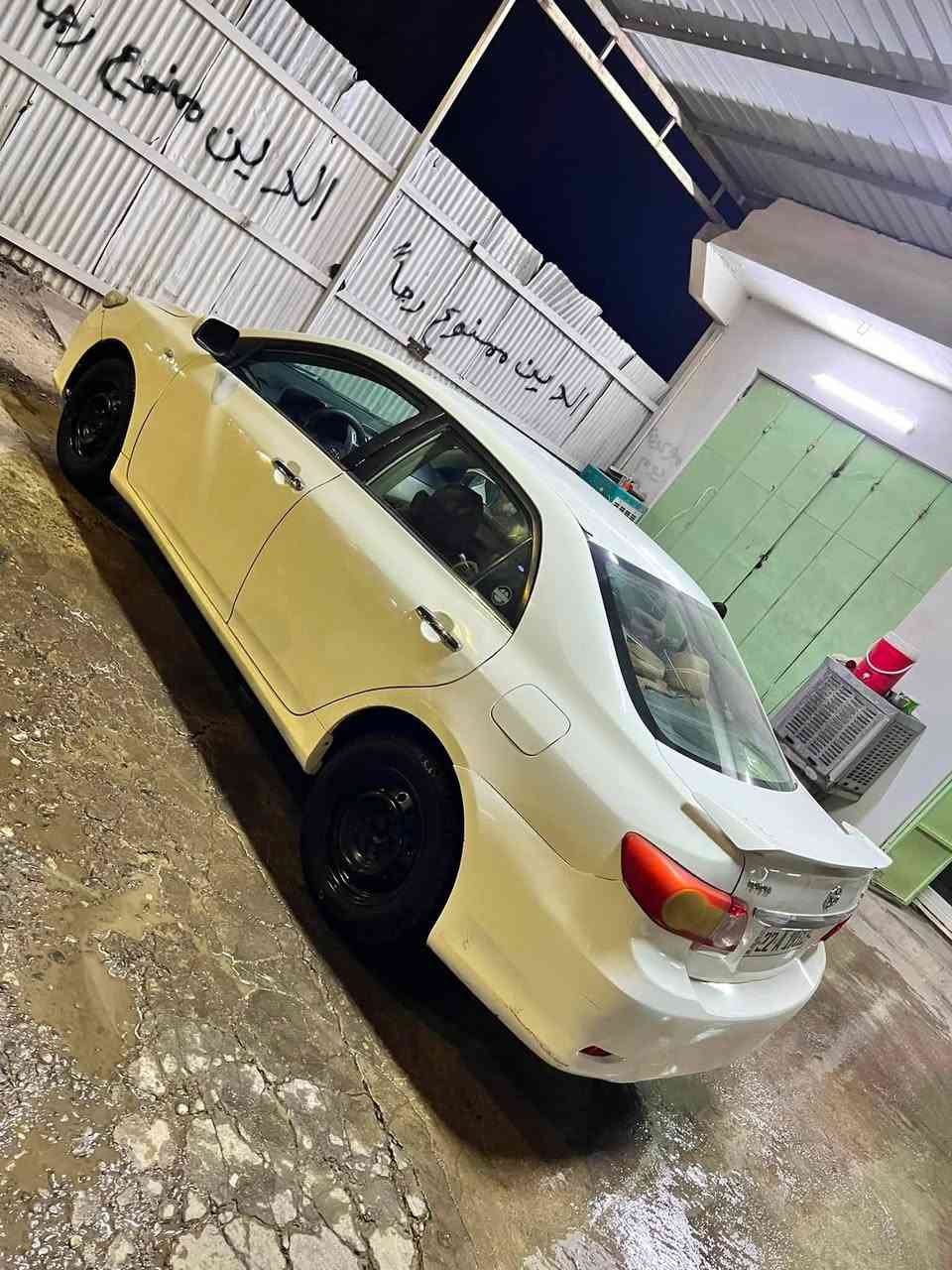 كورلا ٢٠١١
بيها ثلاث قطع 

 المحرك جديد  شرط بدون تبخير ولا تنقيص 

شرط التحويل 

السعر مناسب جدا

مكان السيارة الشركاط  
***********

