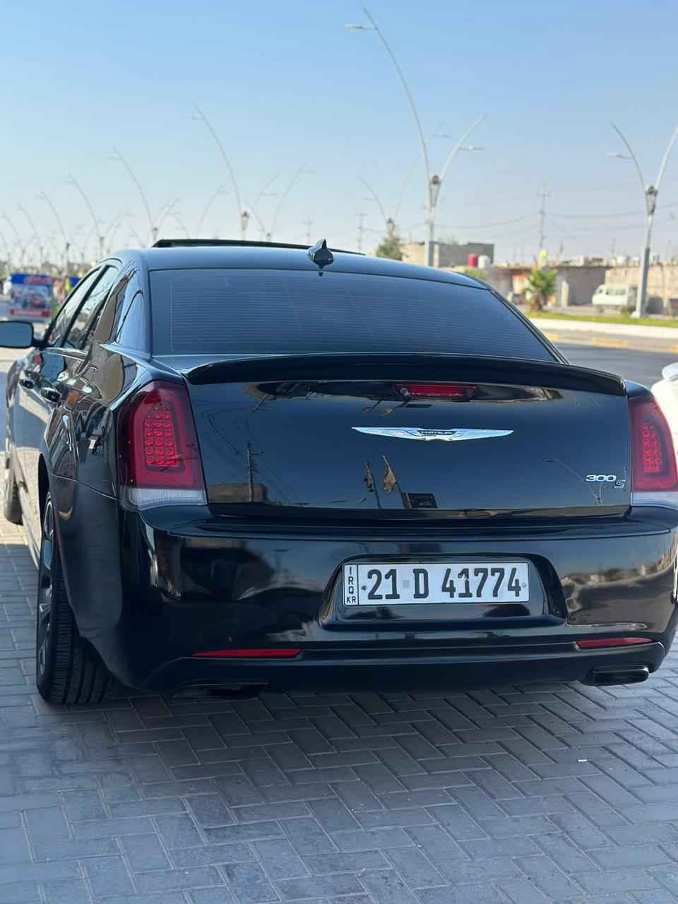 اوباما  S , سليمانيه كفاله بيه باب السايق والمكر صبغ اثر شخط والباقي كفاله عامه والتكمه بيهه رصعات موظح بالصورة السيتره ماشيه 120 كم 
سعرهه 240 وبيه مجال حك الجيه السياره جديده جدا وبالعافيه ع الياخذهه للاستفسار الاتصال ع الرقم   *********** مكان السياره البصرة البصرة, العراق
