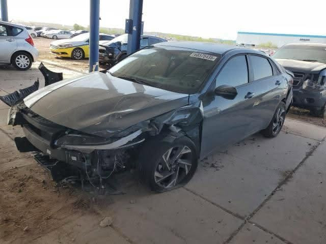 الالنترا موديل ٢٠٢٥ مواصفات فول ماعدا الفتحه حادث جاملغ كما موضح بالصور 
السعر :137 بدون رقم 
للاستفسار اكثر *********** واتس

نص مكتوب في الصور:
- 68575435