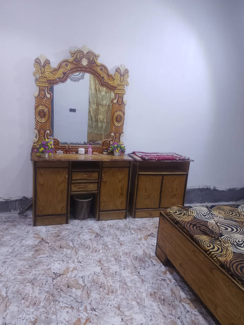 السلام عليكم غرفه جديدة السعر 550 ألف مكان الحصوة ***********
