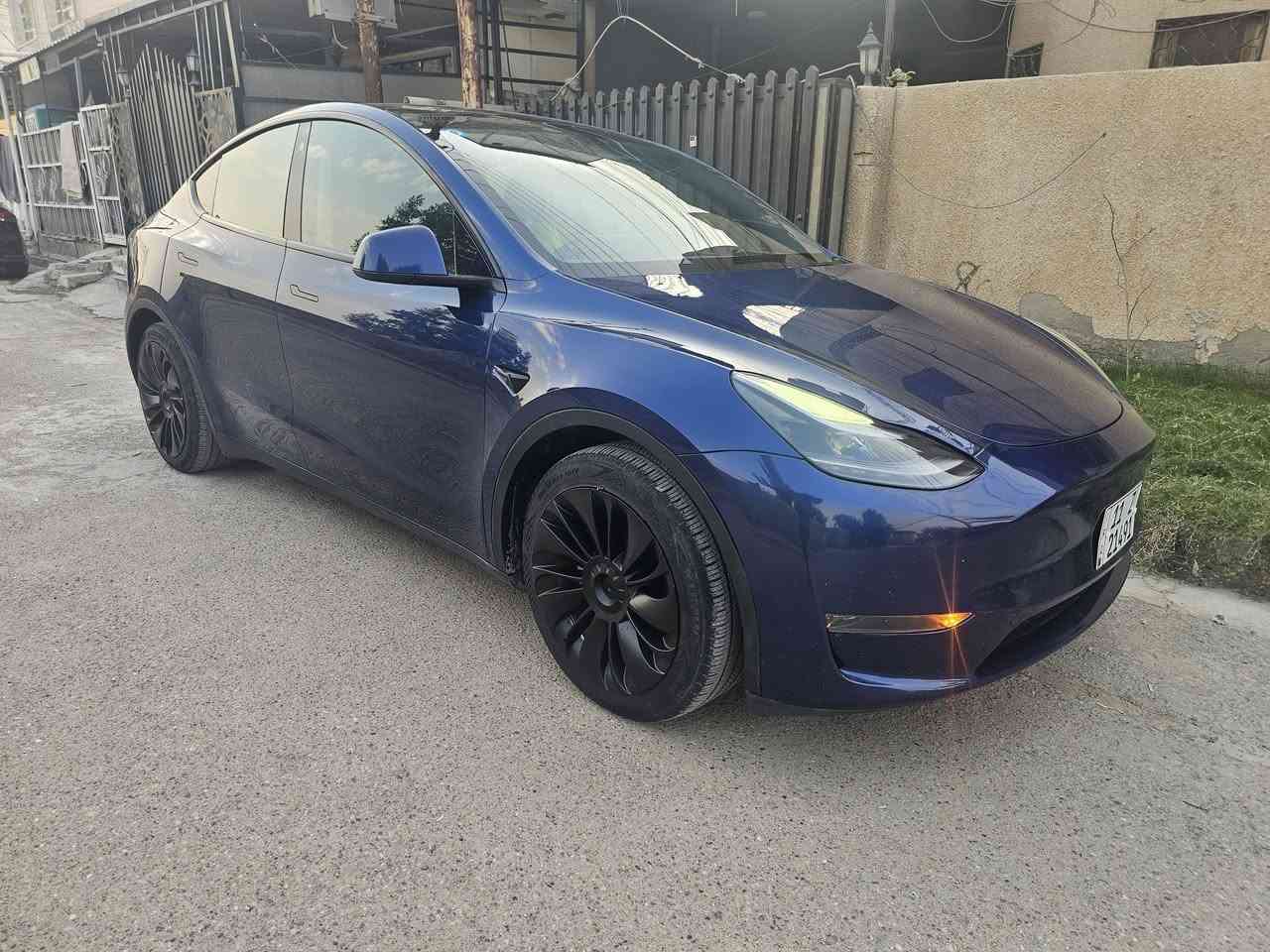 السلام عليكم 
تسلا y 2023 تك ماطور 
ماشي ٤٦الف كيلو وليس ميل
اون لاين 
صبغ بنيد بس و صور الحادث موجودة
ايرباك دركة و دشبول فقط
السعر ١٨٨$ 
مكانها بغداد
للستفسار وتساب او ماسنجر  
***********
