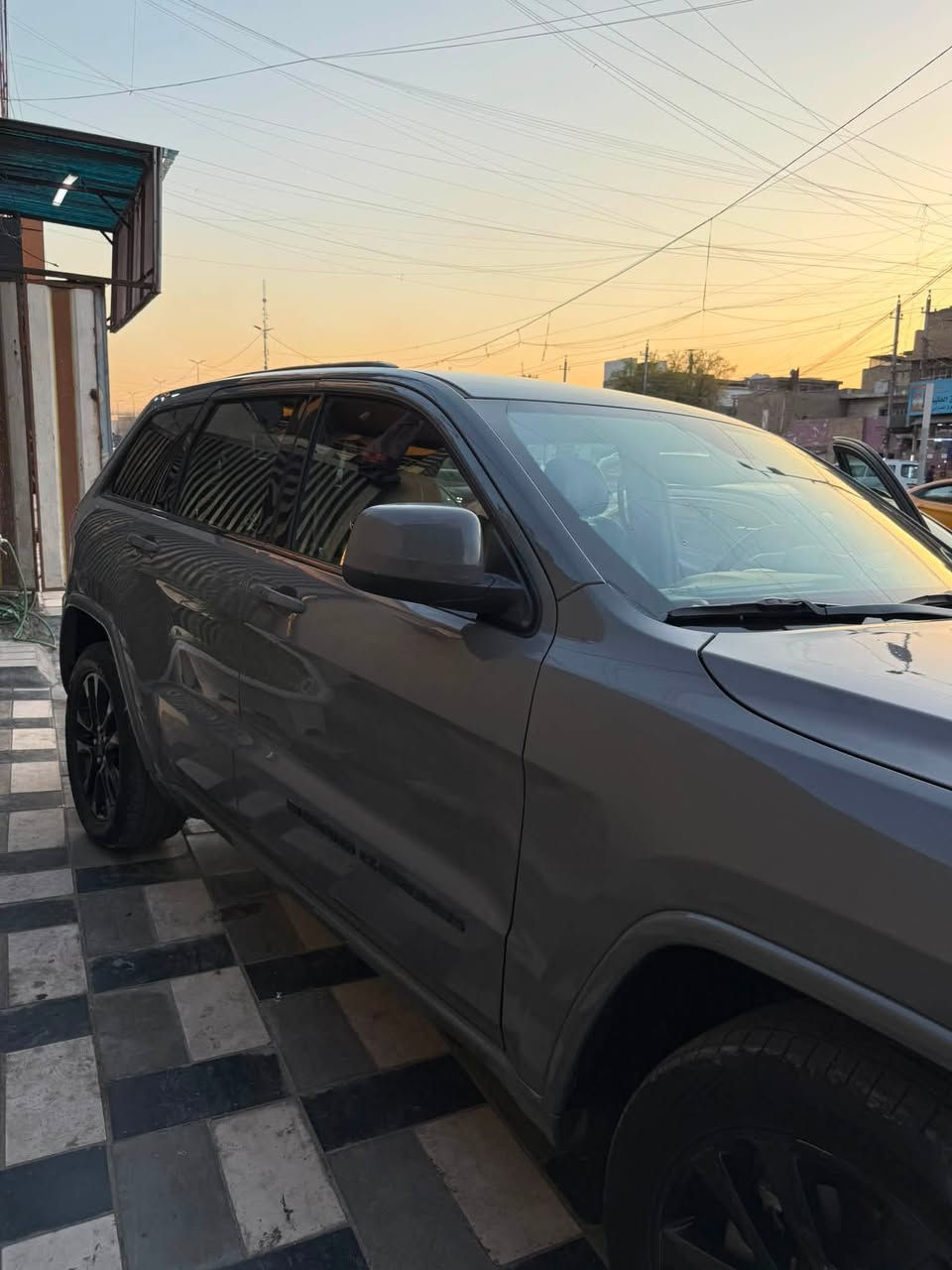 للبيع جيب جراند شيروكي 2022  رقم سليمانية وللبيع حادثها موضح بالصورة هي و السونار  جاملغ الأيمن مبدل و الجاملغ الثاني مسروق 
فول مواصفات  ما عدا الفتحة 
ماشية 62 الف m 
اني عسكري و السيارة  استخدام شخصي اروح بيها للدوام واجي وابد ما متعبها 
و دهنها ابدلة من شركة هارلم و بانزين اخبطلها سوبر ومحسن و عمرها ما شافت العادي 
السعر 240 $ وبيها مجال بسيط 
للاستفسار اكثر اتصل على الرقم ***********
