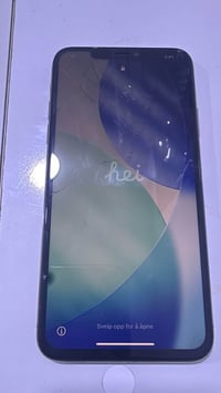 للبيع ايفون 11 برو ماكس  مبدل شاشة وبطارية  سعر 200 وبي مجال  07879892...