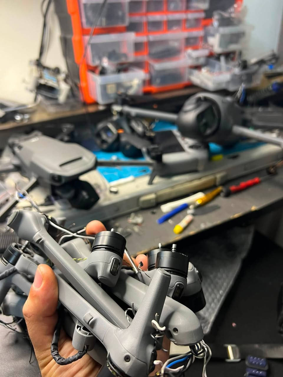 متوفر صيانه لجميع انواع ال dji 
Mini 2-5
Air 2-3s
Mavic 3-3pro 4pro
المكان بغداد 
للتواصل ***********
