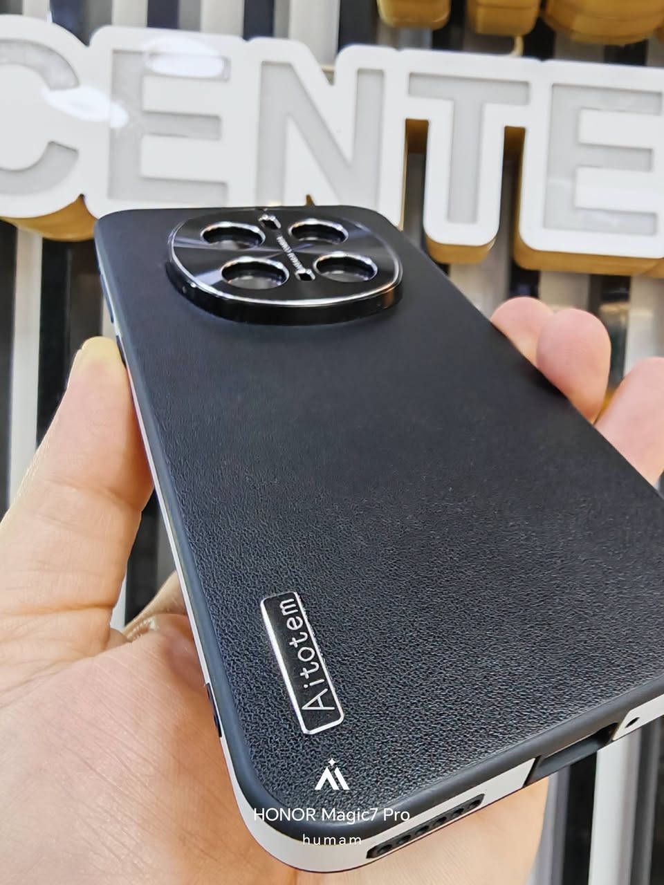 Honor magic 8 pro 
Honor magic 7 pro 
Honor magic 6 pro 
Honor magic 5 pro 
Honor magic 4 pro 
Huawei P40 pro 
Huawei P60 pro 
Huawei Mate 40 pro 
Huawei Mate 50 pro 
Huawei nova 13 pro 
Huawei nova 14
Huawei nova 14 pro
Xiaomi 13 Ultra 
 كفر Aitotem الفاخر – مزيج الأناقة والقوة 💙
✨ تصميم يجمع بين الطابع الرسمي الأنيق والروح الرياضية الجريئة
✨ خامات فاخرة عالية الجودة تدوم طويلًا
✨ حواف مستقيمة خاصة مقاومة للصدمات والسقوط
🎨 متوفر بألوان متعددة:
🖤 الأسود الهادئ | 💚 الأخضر الصيفي | 🧡 البرتقالي | 💙 الأزرق الكحلي
📱 يناسب هواتف HONOR وHUAWEI الفاخرة
جمال يليق بهاتفك، وحماية تدوم معه
توجد خدمة توصيل لكافة المحافظات للاستفسار مراسلة البيج هواوي سنترنجف/Huawei Center NAJAF  او ع الرقم واتساب *********** او زورنا في موقعنا النجف شارع الغدير فرات من جهة حي الغدير مقابل شركة الريان للصرافة

نص مكتوب في الصور:
- 适用荣耀 Magic7系列
- 高端素皮壳
- 莫仕坦
- 美仕坦 夏日胡杨 美过裸机 自带镜头圈
- 美仕坦 丹霞橙 美 过 裸 机 自带镜头圈
- 美仕坦
- 秋日胡杨
- 美 过 裸 机
- 自带镜头圈
- HONOR Magic7 Pro
- humam
- AI