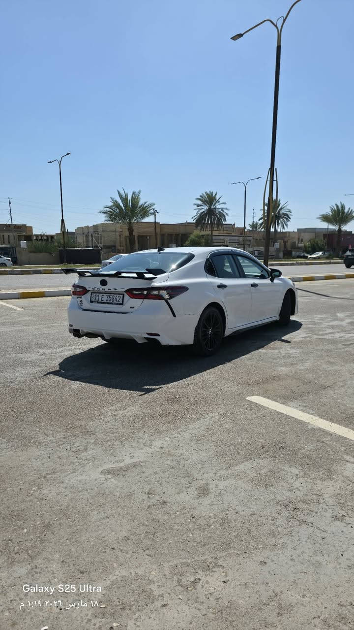 🚗 مراوس الطائرة اليابانية 🚗
- ملاحظة: السيارة اصدار خاص (Night Shade)
- النوع: (تويوتا كامري)
- الفئة: (SE) 
- الموديل: (2022)
- اللون: (ابيض)
- وارد: (أمريكي)
- الممشى: (160.000)
- الحالة: (جيدة جداً)
- المحرك: (4 سلندر / 2500cc / هايبرد)
- ناقل الغيارات: (أوتوماتيك/ eCVT)
- المواصفات: (شاشة / مقاعد جلد / مقعد السائق كهرباء
/ بصمة تشغيل / حساسات / تبريد قطعتين / مثبت سرعة / مثبت مسار / مانع اصطدام / وباقي المواصفات معروفة)

✨ السيارة نظيفة وما تحتاج مصرف
✨ السعر: (15,800$) قابل للتفاوض

📍 الموقع: (الانبار/الفلوجة)
📞 للتواصل: (*********** / ***********)
(ابيع السيارة محزمة / مراوس برياضي نظيف راس براس او اخذ فرق / كذلك صور السونار والحادث مرفقة بالمنشور)
