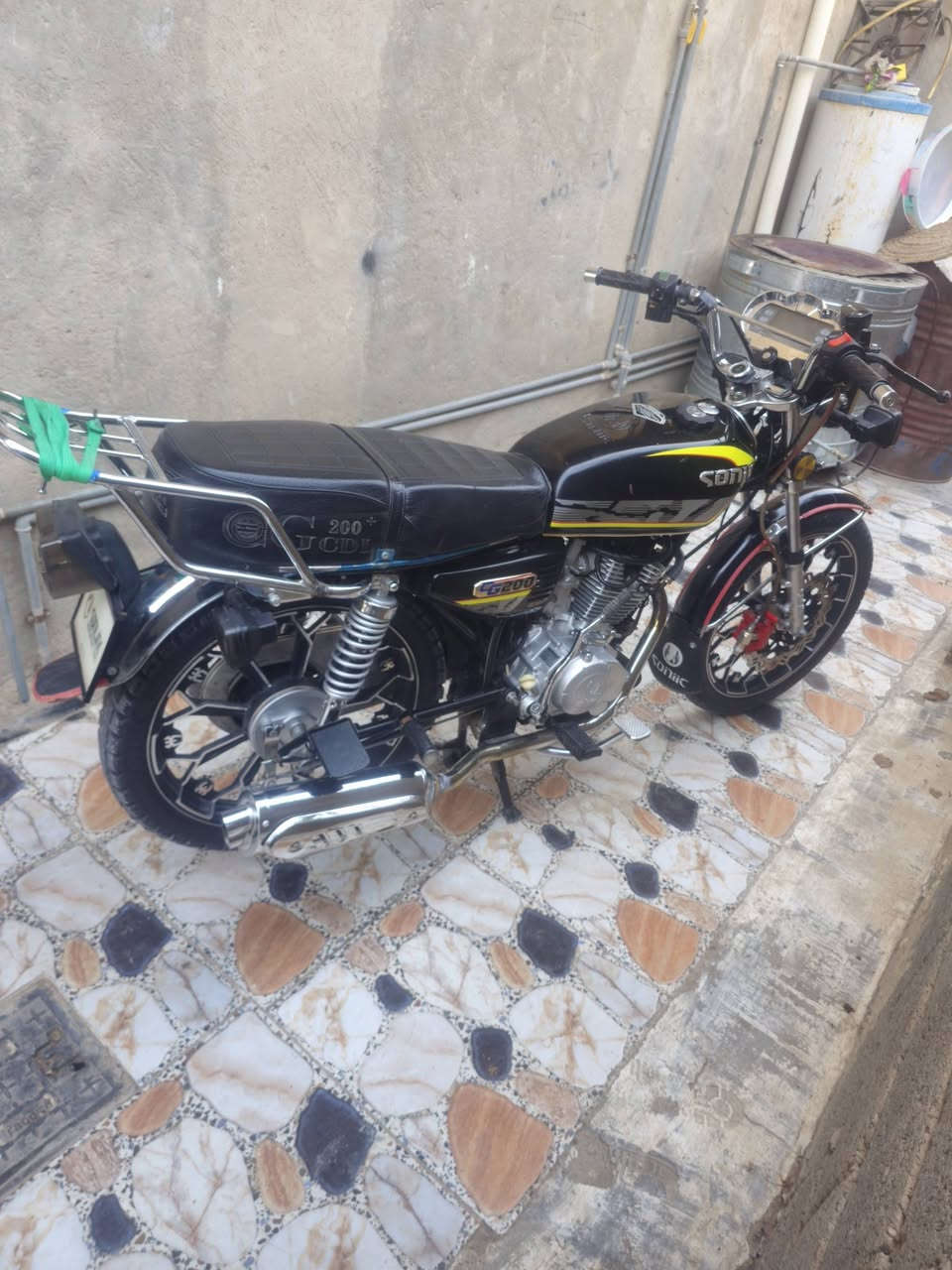 يا الله سلام عليكم شباب دراجه سيفان 24 محرك 200cc شلعه ومحرك تشك الكاع اوراق كامله الدراجه حلوه ونضيفه  مكانها ديالى المقداديه ناحيه الوجيهيه السعر  650 وبيها  مجال قليل اتصال ع رقم  ***********
او وتساب
