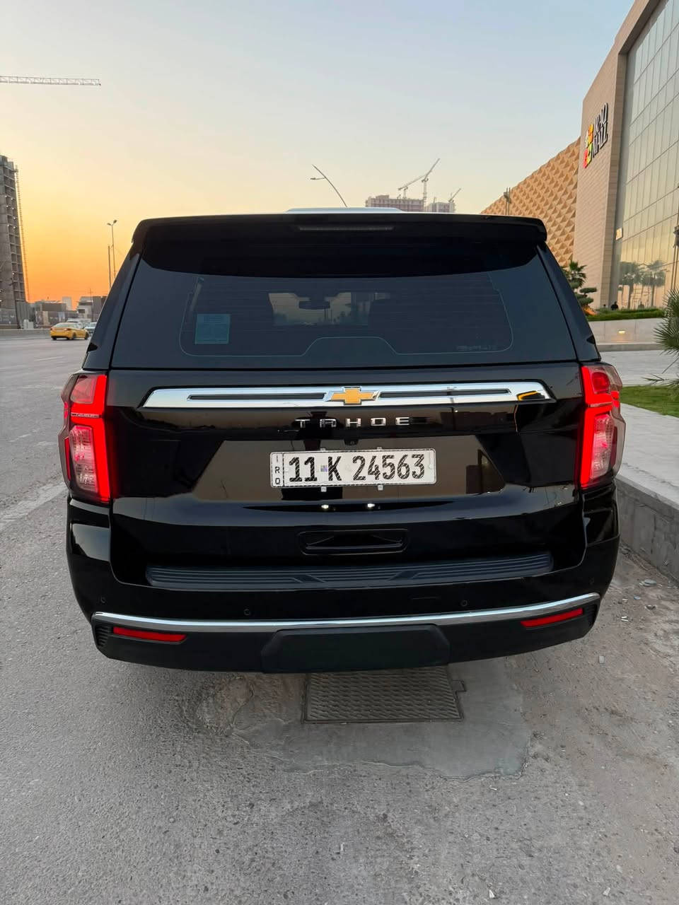 تاهو   LS خليجي وكالة المنصور
مديل 2021 
ماشيه 83 الف ميل 
رقم بغداد الانكليزيه و سنويه وهزة جديد لغاية 2031
السيارة مكفولة كفالة عامة عدا شبر صبغ في الباب الخلفي 
و بارد شبر غير هاذا كلشي ما بيها و السونار موجود 
السيارة نضيفه عله ايدي و كل نقص ما بيها  
السعر  370 ورقة  وبيها مجال قليل 
مكاني بغداد

***********
