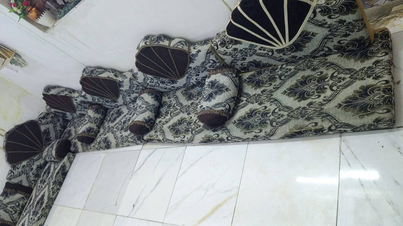 جلسه للبيع نضيفه 125 وبيه مجال العنوان نجف قرب شارع المدينه
