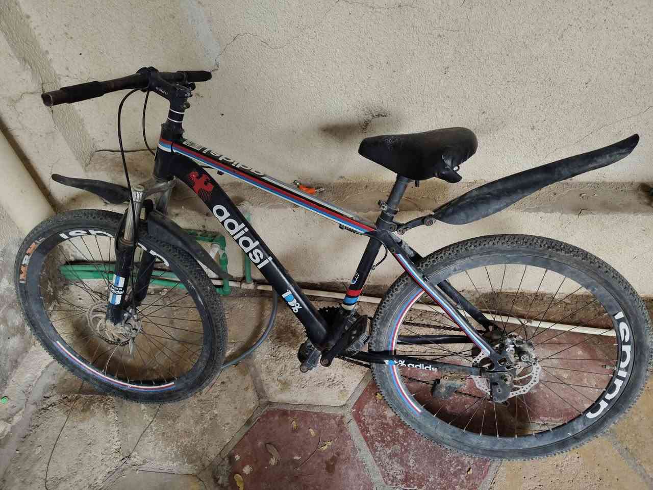 للبيع بايسكل نظيف جبلي
شغال مابي شي 7 مكائن بريكات كله شغال 

مكاني نجف 

*********** اتصل
