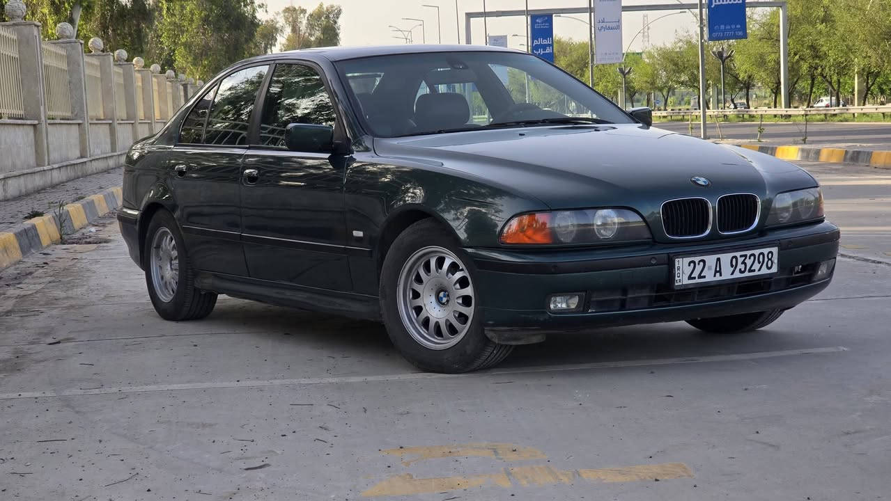 السلام عليكم للبيع بدون مراوس
BMW e39i 1998

محرك ٥٢٨ اصل لون زيتوني مصبوغه جماليه

داخل جلد زيتوني مطعم ليموني

فتحه سقف حساسات خلفي امامي تبريد ثلج
 سنويه بأسمي 2030 
السعر 95 قفل 

رقم الهاتف

***********
***********
