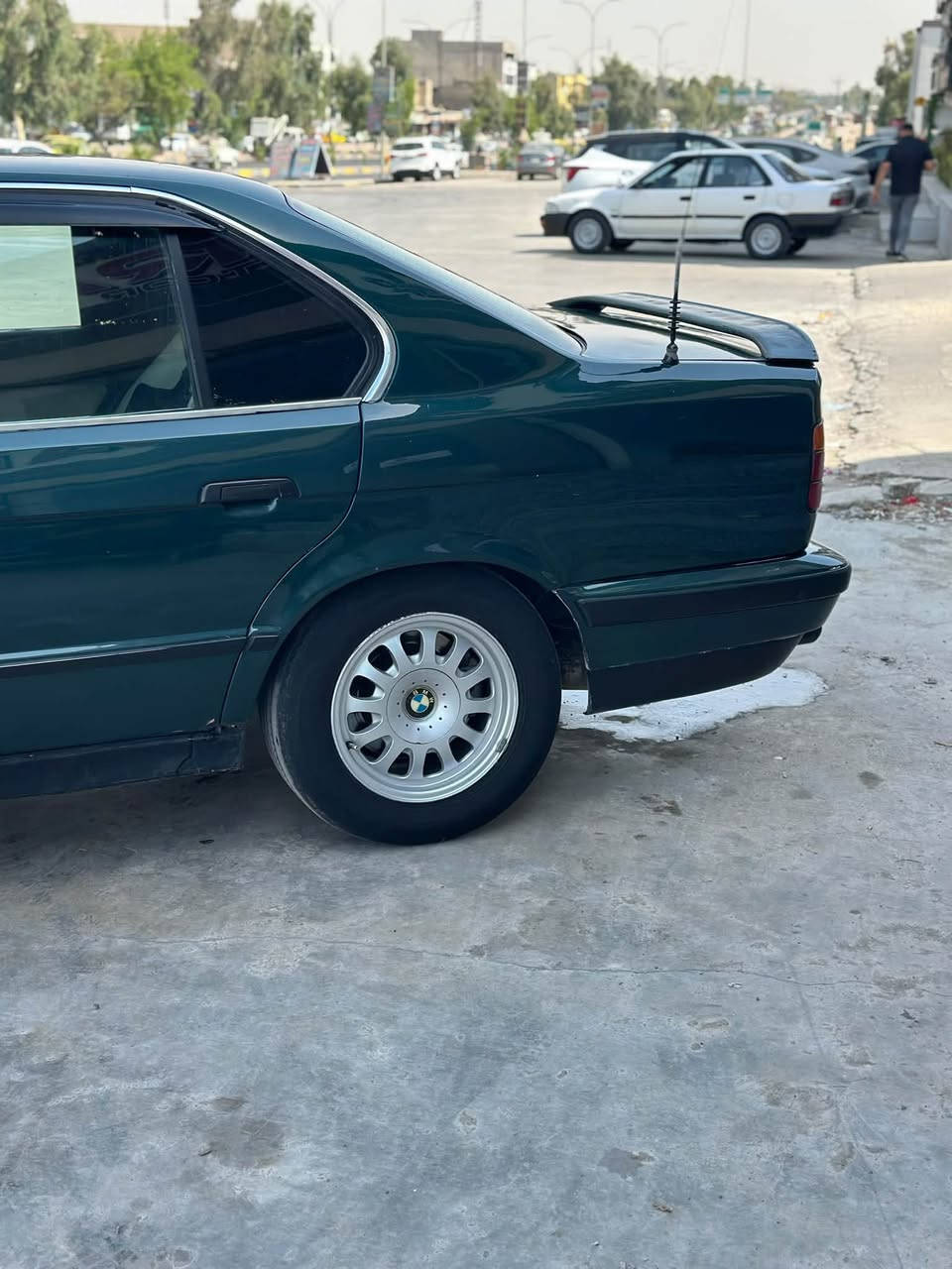 1992 Bmw 525  اصل وفصل وبليته 
محرك كبس 
كير رياضي 
اكسل رياضي
محرك وكير شرط
صبغ عام تبريد شغال 
لايت زينون 
سيارة صافيه دمعه 
كهربائيات شغاله سياره جاهزه 
شرط تحويل هزه جديده سنويه لل ٣١ 
رقم نينوى انكليزي 
السعر ٥٢ وبيها مجال 
***********
***********
