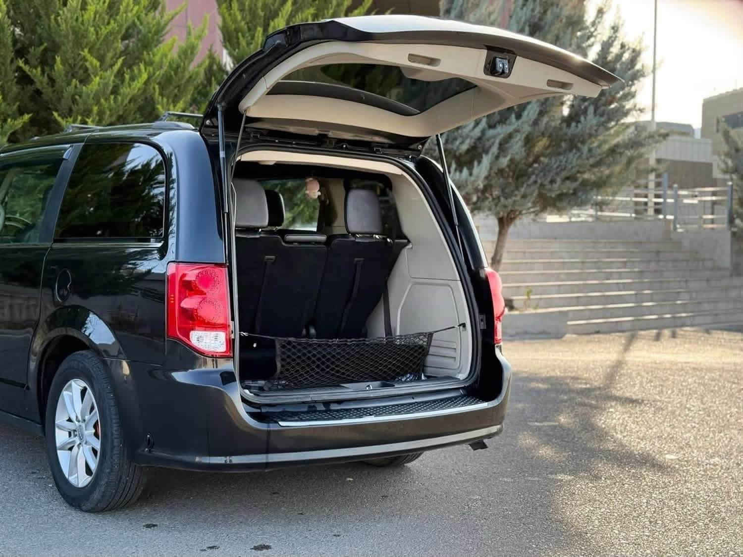 دوج كراند كارافان الجديد 2019
مواصفات  Vip الفئة Dodge Sxt

محرك 6 سلندر حجم 3600 vvt
دبل سويج تشغيل عن بعد
تبريد مركزي 3 قطع 
شاشة حجم كبير و كاميرة دوارة بلوتوث aux 
ابواب كهيربايي مع صندوق جةك
فتح الابواب عن طريق الكونترول و غلق الابواب 
تحكم ستيرين فول 
دبل كير اوتو و عادي 
كشنات جلد  وكشن السايق كهربايي و مساج
شاشات DVDبالقمارة
مرايات  الجوانب هيتر  

ماشي 180 الف مايل فقط 
7 راكب 
للسعر علق برقم ٢ ياتيك مباشر
السيارة كفالة بدون قطرة صبغ   
سيارة بيها سيستم غاز
رقم التواصل : ***********

العنوان دهوك
