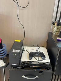 ع بلي ستيشن 4 مهكر مع 2جوستك/ السعر250وبي مجال /بغداد الزعفرانيه /0771...