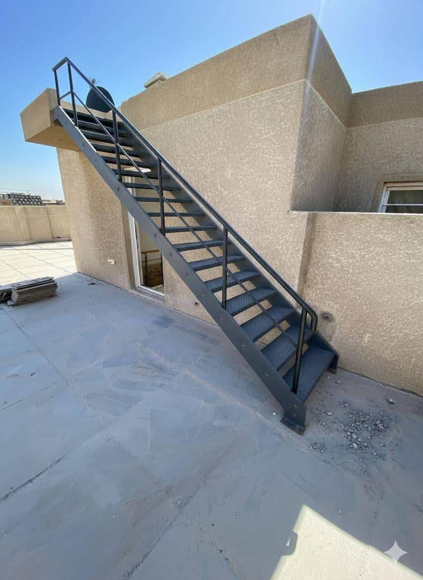 ***********
سلام عليكم حداده عامه قمريات سياجات فريمات كرفانات مشتملات قمريات سندويج جينكو تغليف ثانوي درج حديد ميوزه مكانه بغداد

نص مكتوب في الصور:
- @92h.f