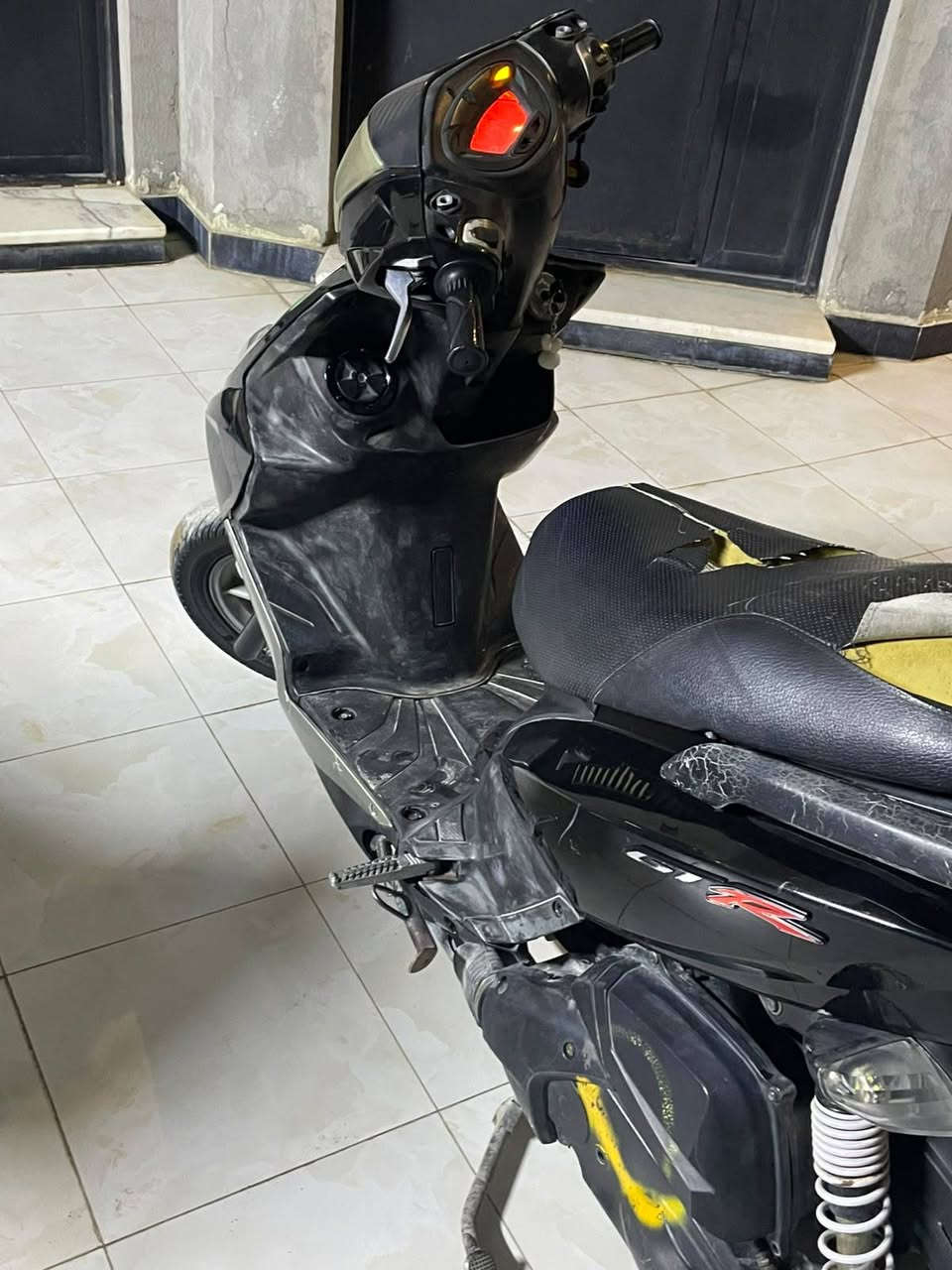 سلام عليكم دراجه GTR محرك 125دراجة  حلوه ونضيفه بس بيه نواقص خفيفه من ضمنهن شاشه ول مكينه تبخر مكاني بغداد 
غزاليه شارع المركز للتواصل لأتصال عل رقم 
او على الصفحه ***********

