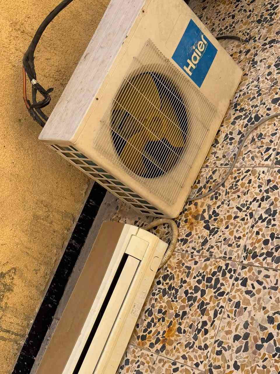 سبلت ماركه Haier باب اول طن ونص مستخدم موسم واحد
السعر 150 الف قفل 
***********
