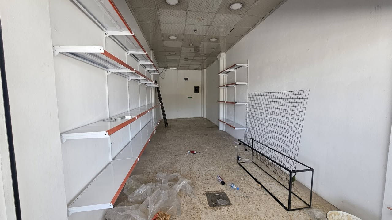 السلام عليكم رفوف مستعمله شهرين بحاله جديده ٢٨ رف مع ٩ مصاطر سعر ٢٠٠ وبيهن مجال مكاني موصل ***********
