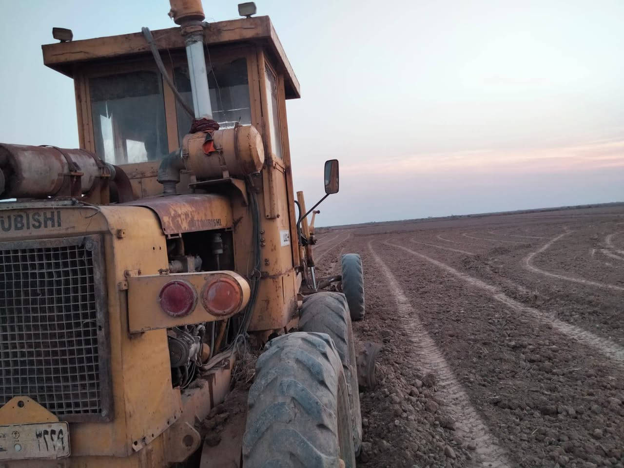كريدر مستبوشي موديل 82 رقم بغداد محرك سوبر تبريد وصفاح نضيفات محرك نضيف كهربائيات كلها شغاله ،، المكان ذي قار ،، رقم  ‏‪***********‬‏ أتصال او واتساب
