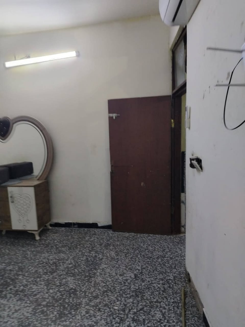 بيت للبيع دور صحه ثانيه 200متر
مستعجل علا بيعته ***********
