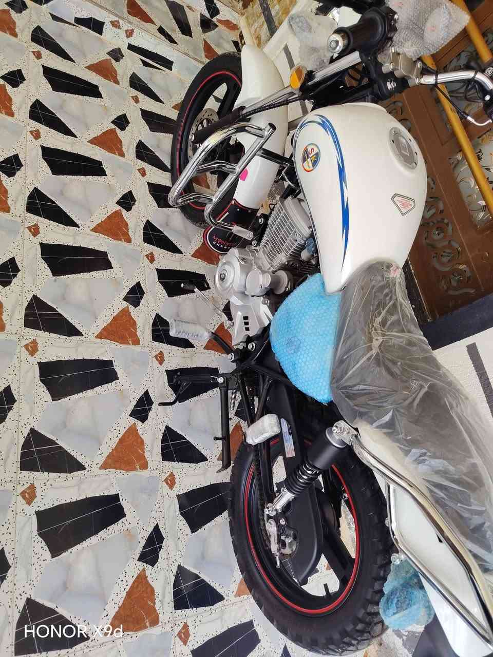 للبيع موديل 26 ***********

نص مكتوب في الصور:
- HONOR X9d