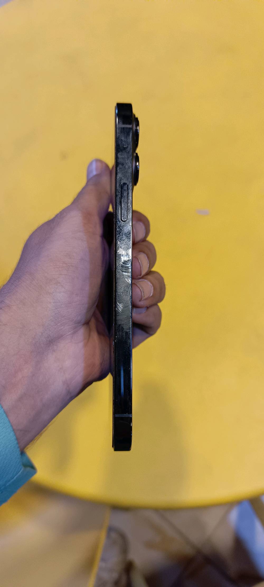 ايفون 13pro Max
((شرق أوسط)) ذ256 بطاريه77 
جهاز نضيف ومكفول من كلشي شخط ما بي سعر800 
مكلف بالنشر ***********