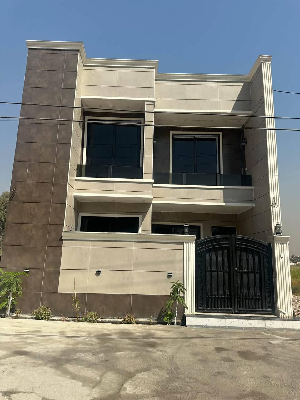 دار للبيع  🏠مساحه ١٠٠ متر واقع حال ب١٣٠ متر ٤ غرف نوم ٤ حمام بناء درجه أولى  📍البوعيثه مجمع شواطئ دجله  يبعد ٥٠ متر عن الشارع العام فرع سوبر ماركت الورده لاستفسار ***********
