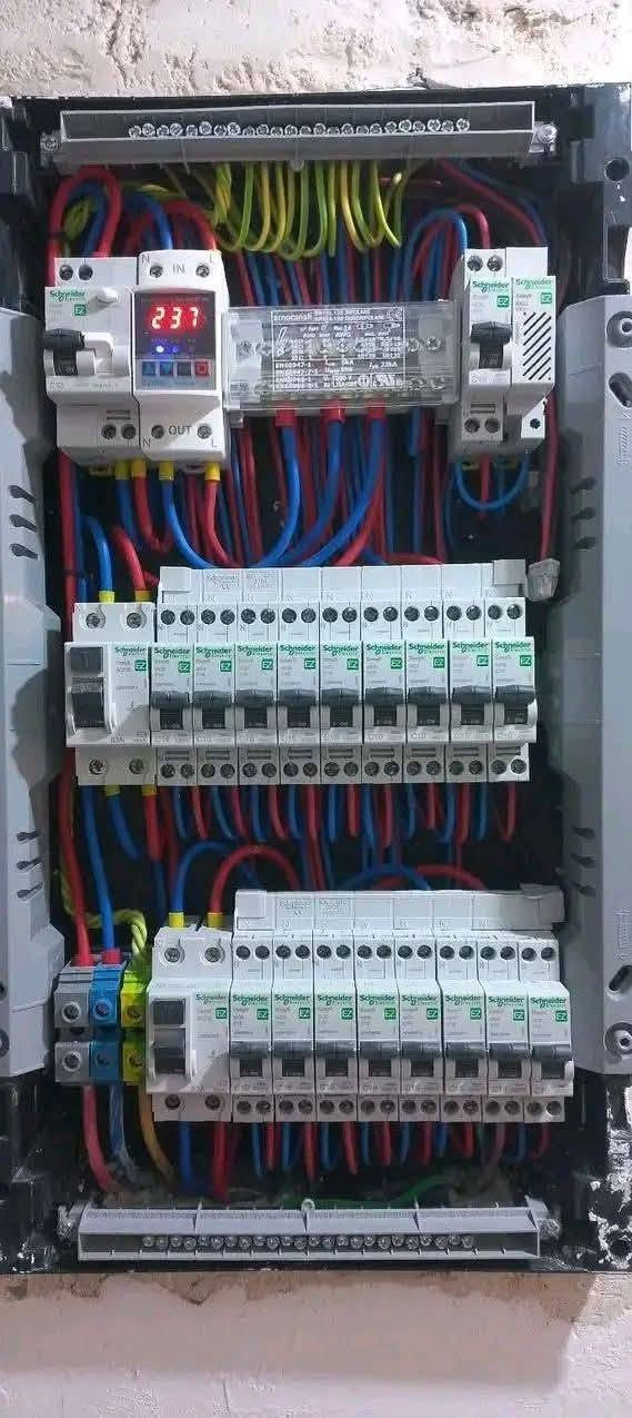 كهربائي منازل عام شعندك عطل او ترميم او ادامة خادم ***********

نص مكتوب في الصور:
- قبل
- بعد
- MAIN SUPPLY (230V AC) MAIN INCOMING CABLE MAIN ISOLATOR SWITCH (100A, DP) RESIDUAL CURRENT DEVICE (RCD, 63A 30mA) EARTH BAR ROD IMAIN PROTECTION) MAIN SWITCH LIVE BUSBAR LIGHTING CIRCUITS POWER SOCKETS WASHING MACHINE (MACHINE) ELECTRIC COOKER (HOB/OVEN) WATER HEATER BEDROOM SOCKETS FIXED APPLIANCES SOCKETS (KITCHEN) SOCKETS (LIVING ROOM) LIGHTS (UPSTAIRS) LIGHTS (DOWNSTAIRS) EARTH BAR NEUTRAL BAR DIXY RAIL DIN RAIL MCBS 69 B16 622 92A 92A 18A 57A 18A S2A 8A 6A 37A 22A 336 50A 326 16A 57A
- وحدة تحكم في مستوى الماء
- خزان المياه
- مضخة