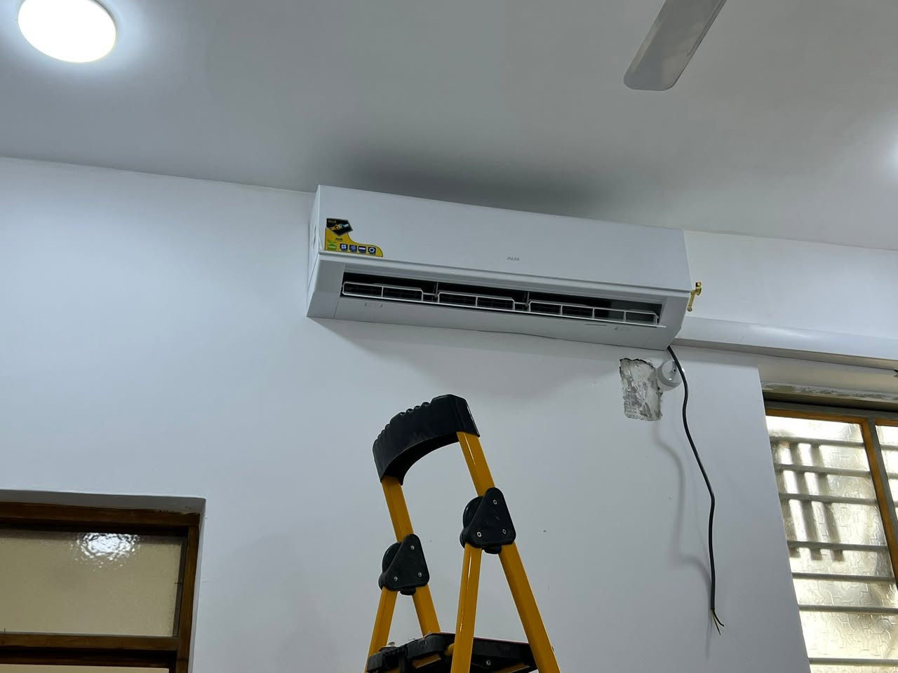 ورشة التبريد الهندسية
تقدم كافة الخدمات:
تنصيب أجهزة التبريد بكافة الأحجام والأنواع.
 صيانة موقعية.
غسل شامل للوحدة الداخلية والخارجية.
نقل أجهزة التبريد من مكان إلى آخر .

بإدارة المهندس مرتضى علي 
واتساب *********** 

#سبالت
#صيانة
#تنصيب_سبالت
