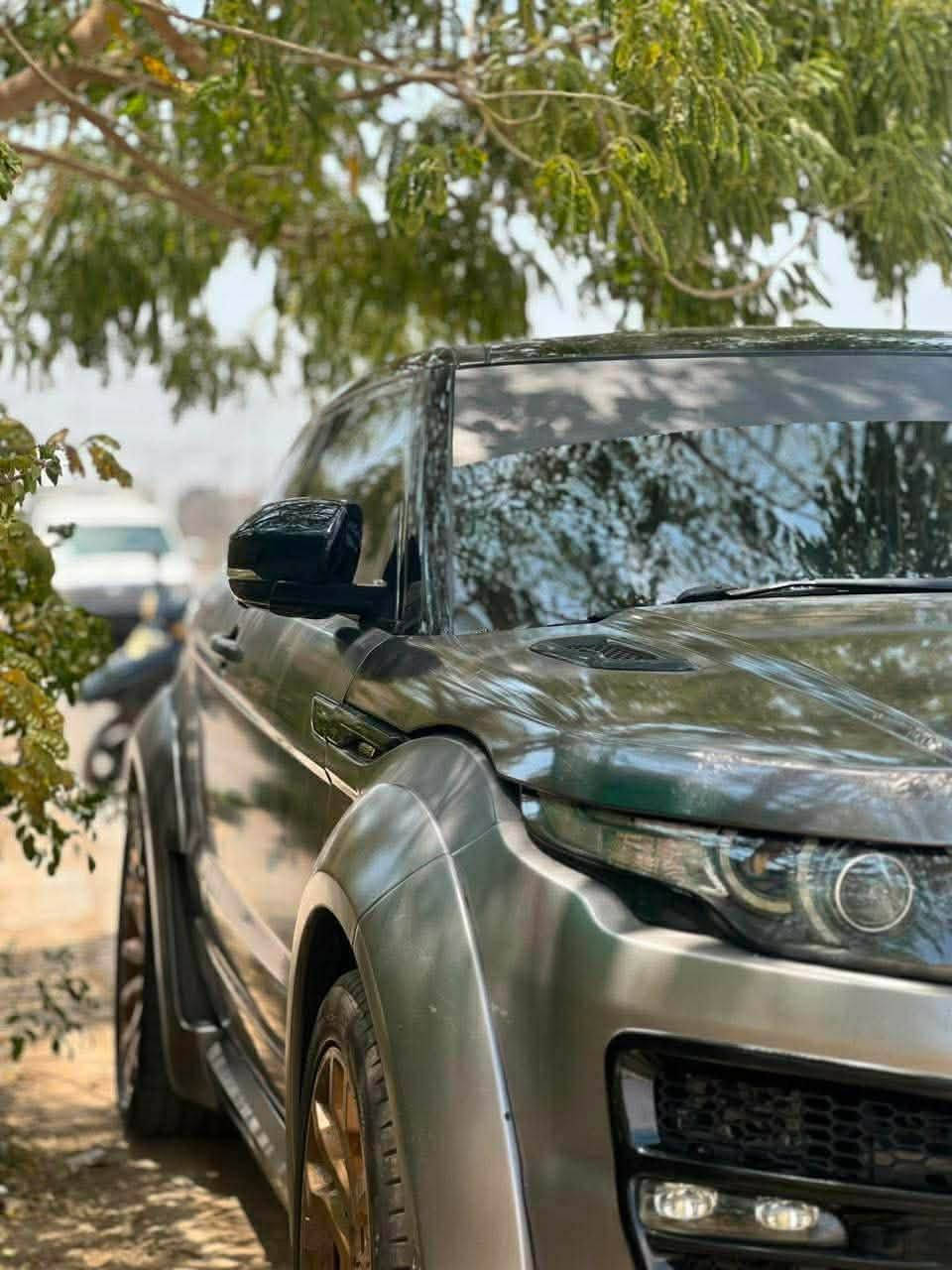 السلام عليكم للبيع او مراوس حسب القناعه
رانج روفر ايڤوك سبورت 
موديل 13 
فول مواصفات 
تجي بمحرك 2000 تيربو 
السياره فوول مواصفات 
بدون ضرر او صبغ فقط الدعاميه الاماميه
سياره جاهزه بدون اي نقوصات 
كير محرك مكفول 
ممشى السياره 150 مايل
السياره عليه ترتيبات سبورت من الويل والدعاميات والداخل كشناته وترتيباته
تعتبر الوحيده بالعراق بهذا الشكل 
السعر راحريكون ب175$ ورقه 
مكان السياره بغداد او واسط
واي استفسار اني حاضر 

***********

***********

( محمد الصعب )
