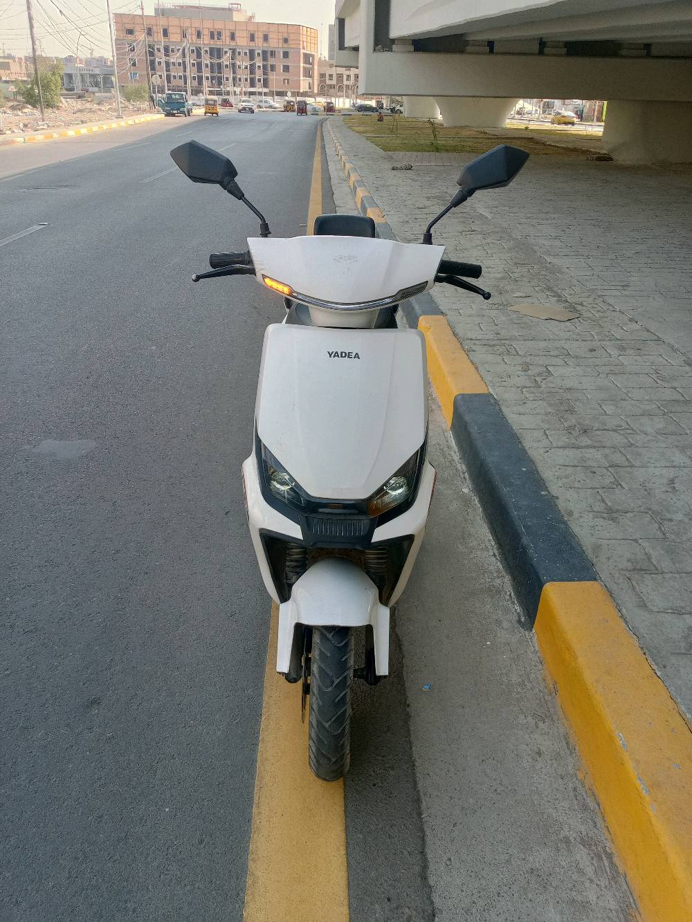دراجة شحن GT20للبيع سعر 750الف ظمان شركة ياديا ملف بطاريات
السلام عليكم، ممكن تذكرلي شكد سعة البطارية بالضبط ونوعها، وكم مدى المشي بالشحنة الواحدة تقريباً؟: 
30امبير 72فولت
إذا ممكن، شنو سنة الصنع أو سنة الشراء؟ وهل الدراجة بعد الضمان بالكامل لو بس البطارية عليها ضمان شركة ياديا؟: 
2025
منو مكان الدراجة بالمدينة؟ وأي منطقة بالضبط حتى نرتب للمشاهدة والتسليم؟: 
العبيدي شارع 20 
هل بيها أي ملاحظة أو عطل ولو بسيط غير واضح بالصور، مثل الكفرات/البطارية/الفرامل/الإنارة؟: 
اشخوط جهة اليمين
شنو آخر سعر نهائي؟ وهل وياها الشاحن الأصلي أو أي ملحقات ثانية؟: 
بيه مجال