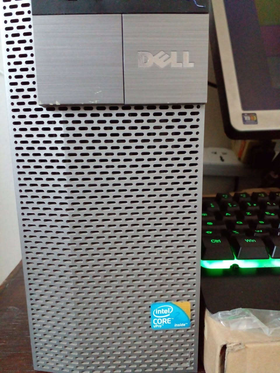 للبيع حاسبة مكتبية سستم DELL  تعمل بشكل ممتاز
شاشة HP  حجم  17
المعالج  انتل  core 2 duo
رام  4G
هارد  320G  HDD 
مشغل اقراص   DVD
ماوس
كيبورد ضوئي
مع كافة الكيبلات  
سعر   55  الف   لايوجد توصيل المكان بغداد شارع فلسطين    ***********

نص مكتوب في الصور:
- System Rating: System rating is not available Processor: Intel(R) Core(TM)2 Duo CPU E8400 @ 3.00GHz 2.99 GHz Installed memory (RAM): 4.00 GB System type: 64-bit Operating System, x64-based processor Pen and Touch: No Pen or Touch Input is available for this Display Computer name, domain, and workgroup settings Computer name: DELL960 Full computer name: DELL960 Computer description: Workgroup: WORKGROUP Windows activation Windows is activated View details in Windows Activation Product ID: 00178-70000-00011-AA011
- Memory Channel Mode = Single Memory Technology = DDR2 DIMM_1 Size = *** DIMM slot empty *** DIMM_3 Size = *** DIMM slot empty *** DIMM_2 Size = 2 GB DIMM_4 Size = 2 GB Processor Information Processor Type = Intel(R) Core(TM)2 Duo CPU E8400 @ 3.00GHz Processor Speed = 3.000 GHz Processor Bus Speed = 1.333 GHz Processor L2 Cache = 6 MB Processor Id = 1067A Microcode Version = A07 Multi Core Capable = Yes (Dual) SMT Capable = No 64-bit Technology = Yes (Intel EM64T) PCI Information SLOT1 = {Empty} SLOT2 = {Empty}
- Manufacture Date = 06/10/2010 Ownership Date = 08/11/2010 Memory Info Memory Installed = 4 GB Memory Speed = 800 MHz Memory Channel Mode = Single Memory Technology = DDR2 DIMM_1 Size = *** DIMM slot empty *** DIMM_3 Size = *** DIMM slot empty *** DIMM_2 Size = 2 GB DIMM_4 Size = 2 GB Processor Info Processor Type = Intel(R) Core(TM)2 Duo CP
- Disk 0 Basic 298.09 GB Online (C:) 63.71 GB NTFS Healthy (System, Boot, Page File, Active) New Volume (D:) 234.37 GB NTFS Healthy (Primary Partition) CD-ROM 0 DVD (E:) No Media Unallocated Primary partition