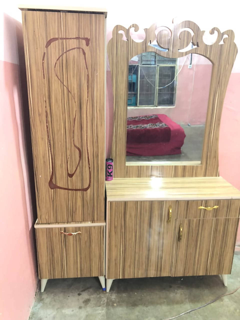 السلام عليكم غرفه تركي نضيفه حيل مابيها خدش بس المرايه مال الزاويه نكسرت كنتور نضيف مابي شي مكاني حويجه داخل السعر 250الف وبيها مجال الستفسار عل رقم ***********وحياكم
