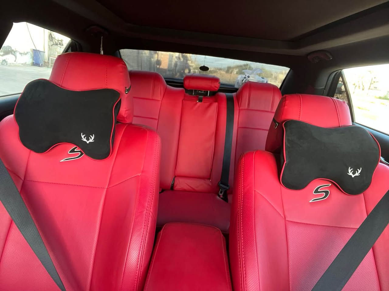 السلام عليكم
اوباما c300 للبيع
اوباما 2018 (S)

مكينه 6 سلندر 3600
مواصفات
تو ويل
شفتات ستيرن 
كشن حظن 
بجم عريض

كشن تدفئه + كهرباء

تشغيل عن بعد
للاستفسار الاتصال ***********
