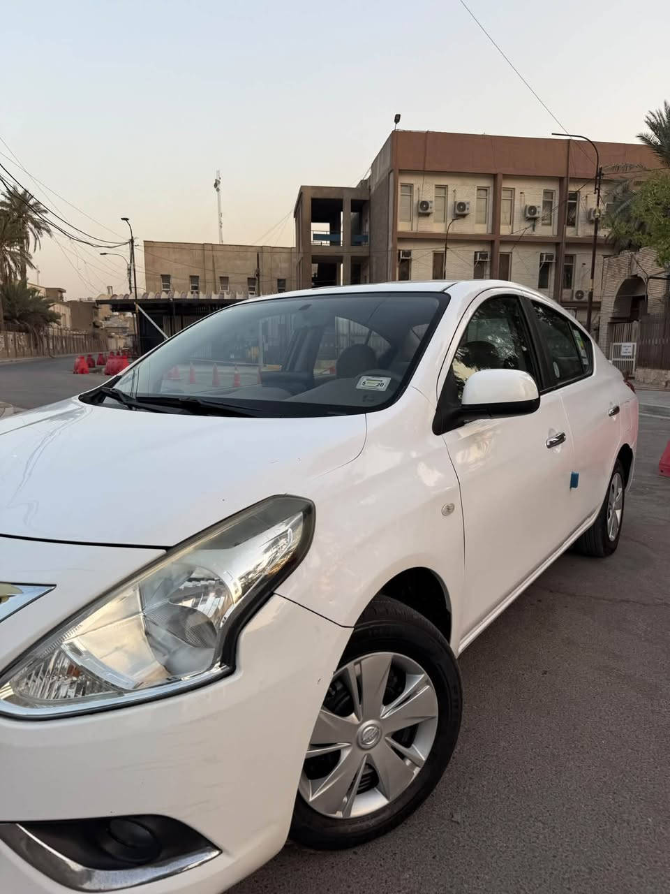 السلام عليكم 
سني 2019 
بغداد باسمي 
موصفات 
شاشه 
حساسات
كامره 
تحكمات ستيرن
شاشه اعطال 
جام كهرباء 
يعني موصفات السني 
ماشيه 80 كيلو

عليها ادامه كامله من زيوت وفلاتر وتخم تاير جديد يعني كلشي متصرف عليها كشناتها البلاديه جديده لان مدوشمه 

سياره حلوه الحمدلله 
مكفوله من ضربه وصبغ وتبديل 
السياره بيها بارد بالجاملغ الخلفي فقط بارد كلش صغير

رايدها ب96 ورجاءً مو شراي لتعلق وتعبني كلمه طيبه منك واعبر المنشور حبيبي انت🌹🤍
مكاني الوزيرية بغداد
للاستفسار ***********
